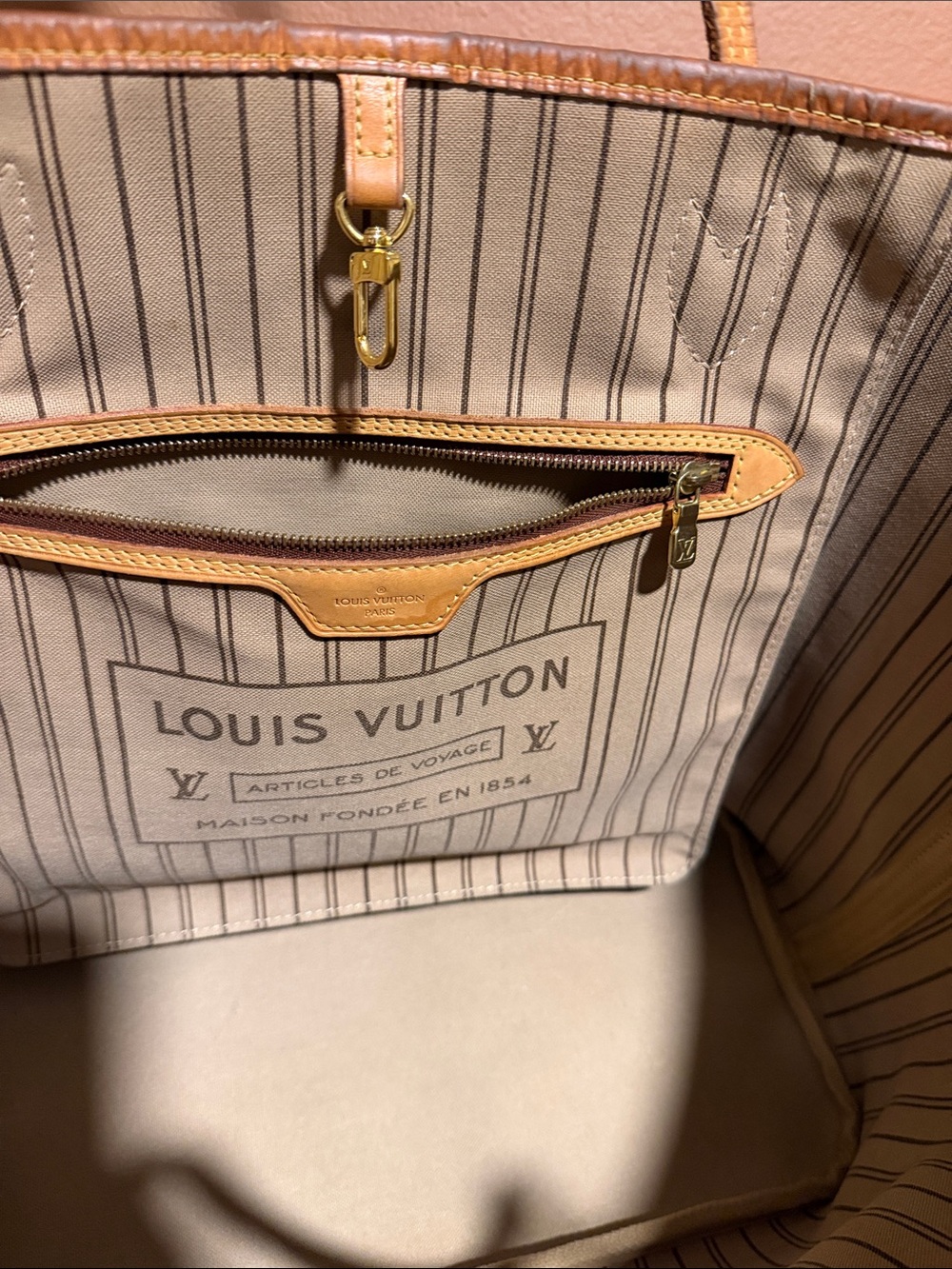 Louis Vuitton Monogram - Picture 3 of 10